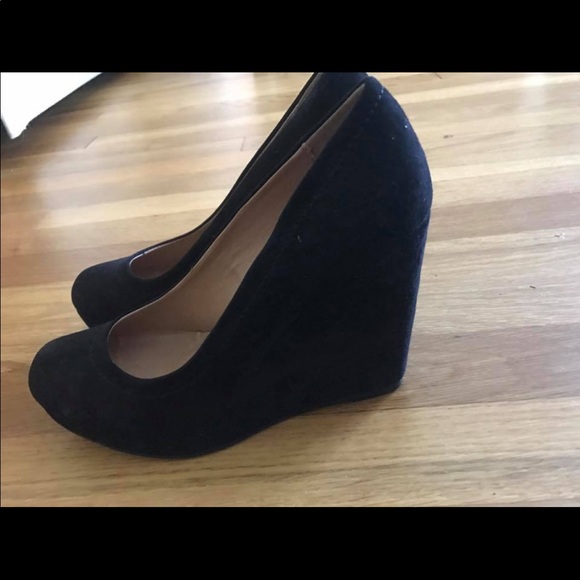 Closed Toe Wedges - Picture 2 of 5